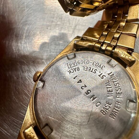 Vintage Seiko Gold-Tone Day-Date
Watch - Needs Battery - Picture 16 of 17